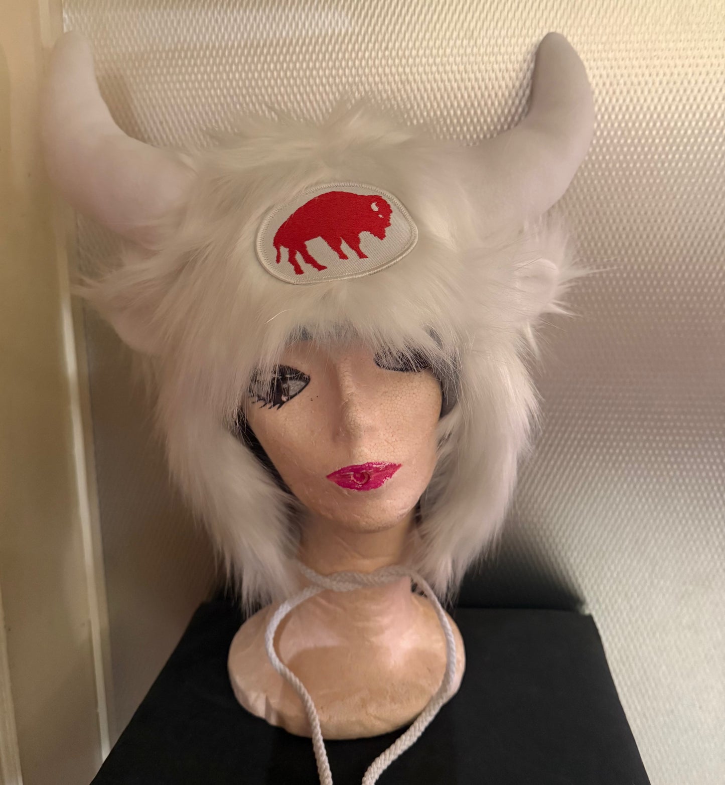 White low profile hat with black or white horns