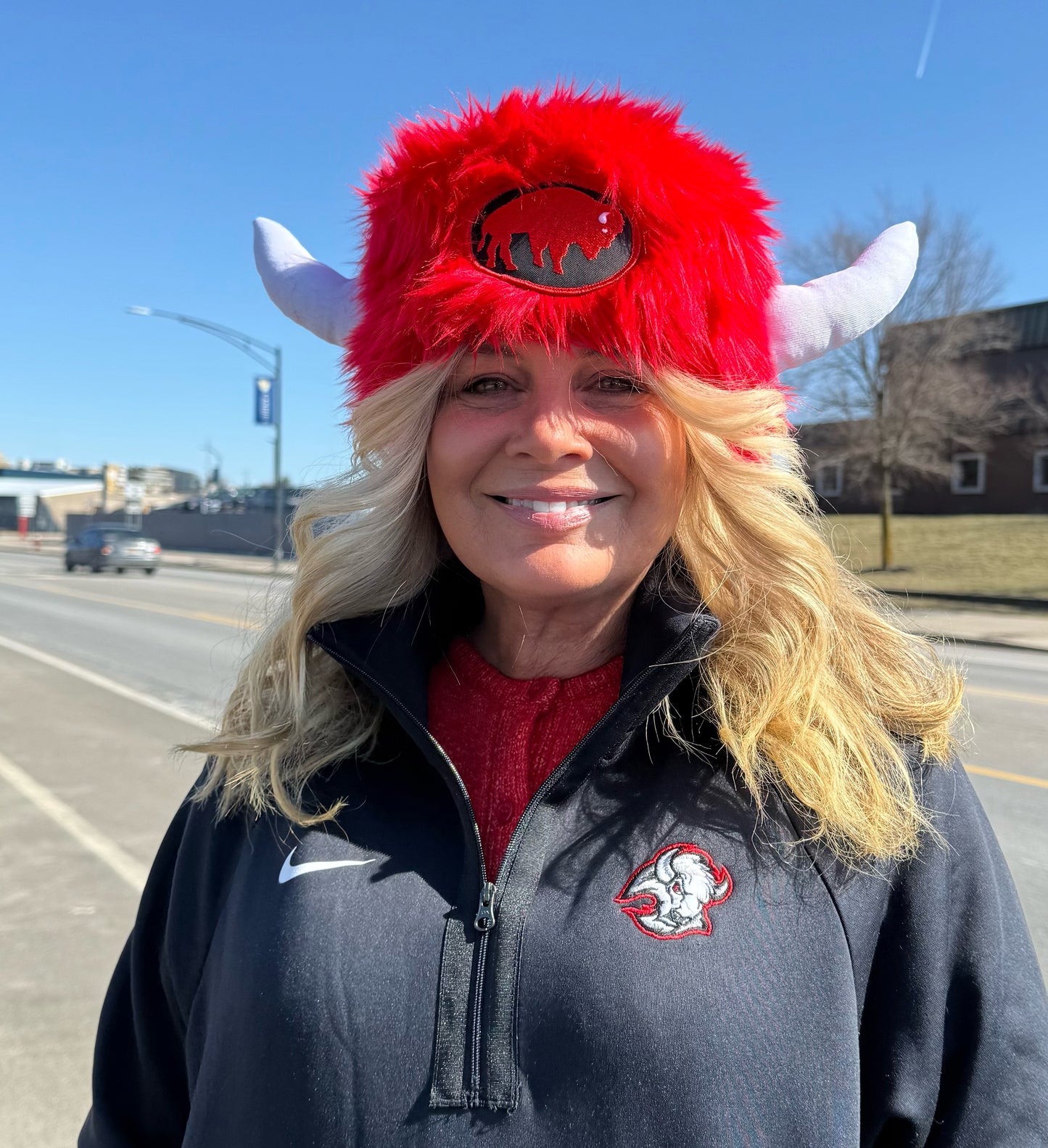 Hockey Cap(low low profile) in blue or red.